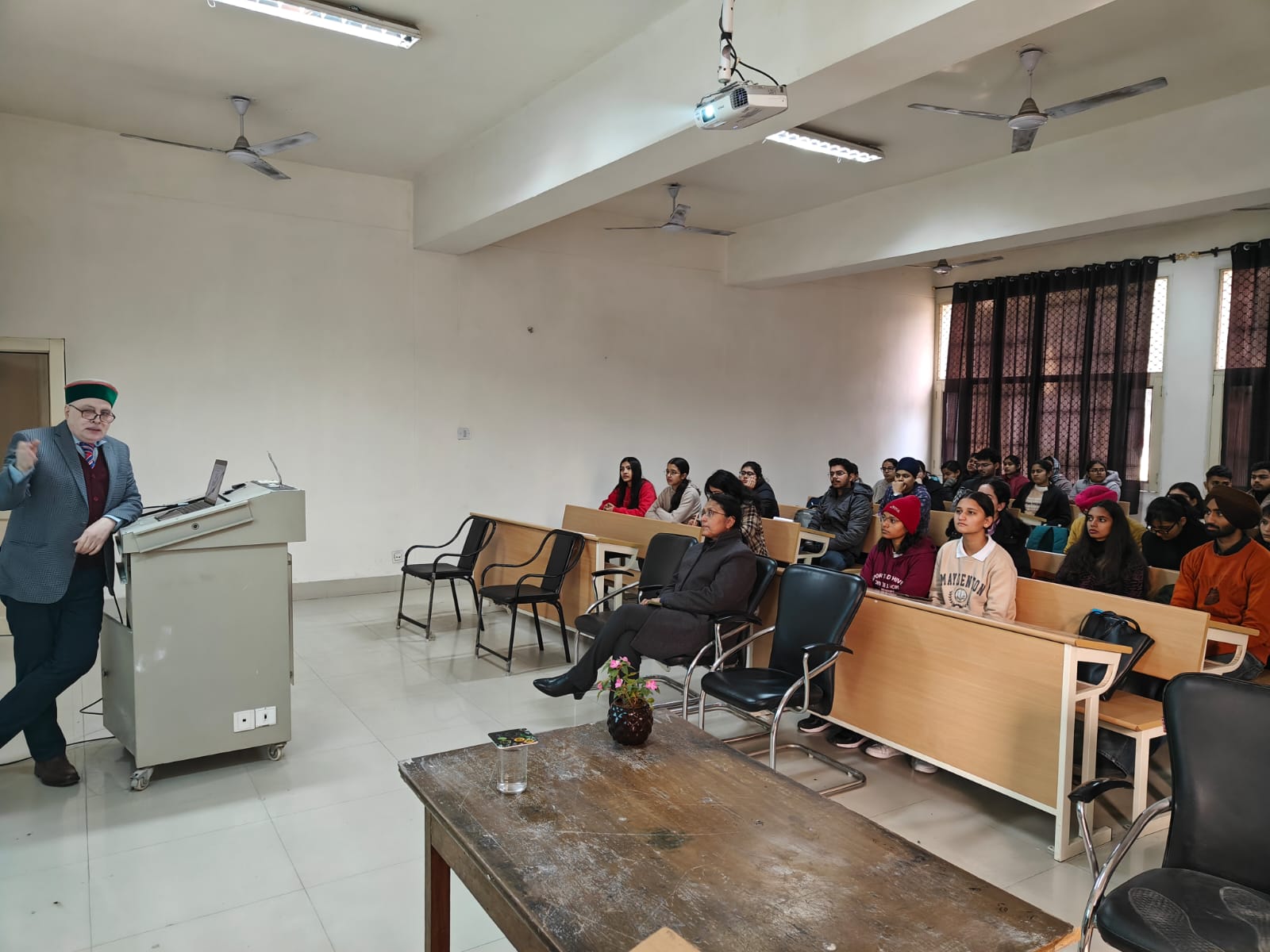 पीयू-आईएसएसईआर ने आज "विज्ञान, प्रौद्योगिकी और स्वास्थ्य: नई सीमाएं" विषय पर संगोष्ठी के पहले दिन का सफलतापूर्वक संचालन किया।